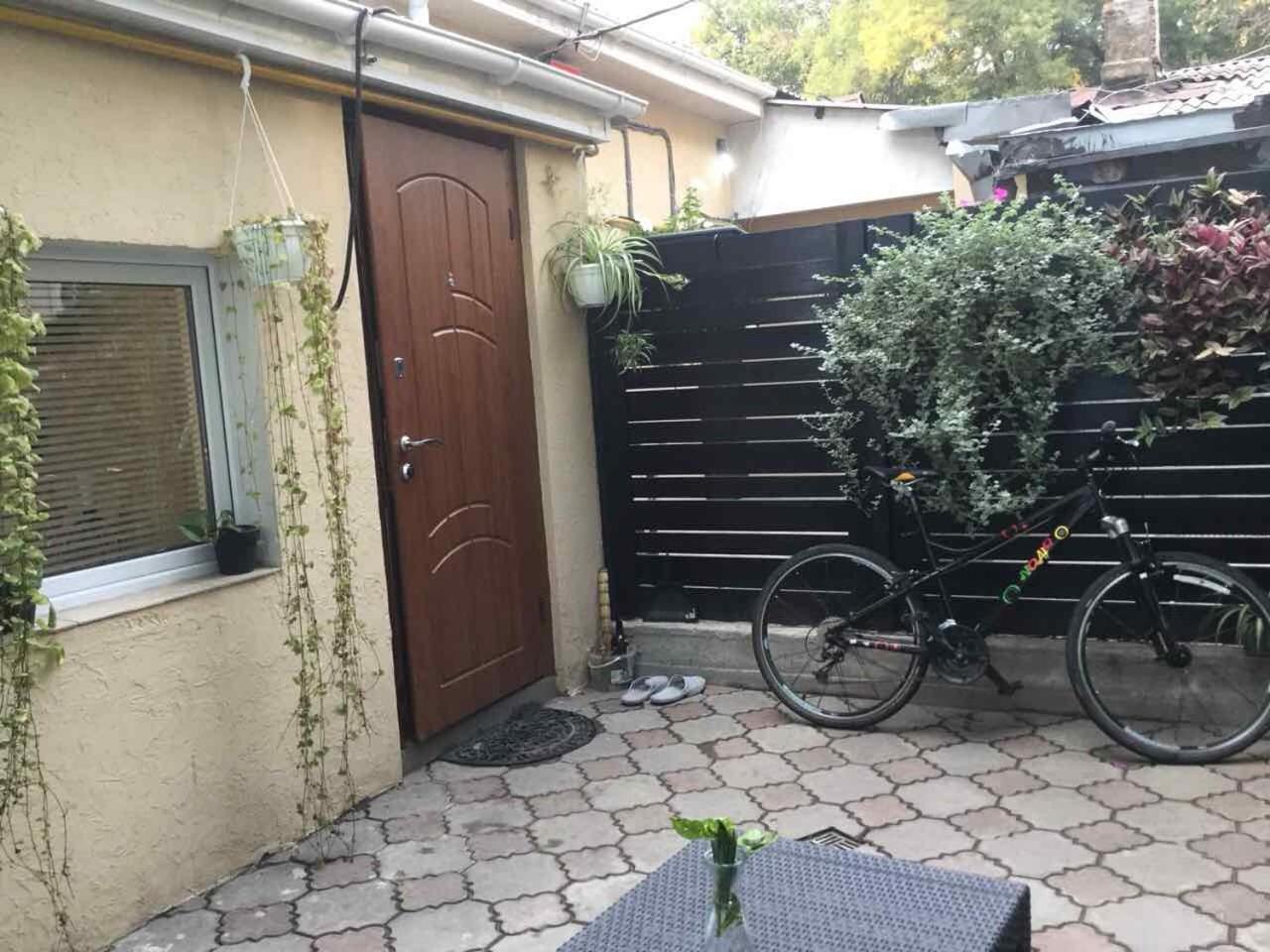 Appartamento Дворик На Жуковского Odessa Esterno foto